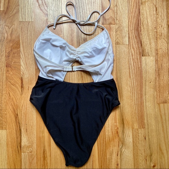 Cut-Out Colorblock One Piece Swimsuit - Picture 5 of 9